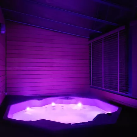Le Mazet Des Amants, En Bois Avec Jacuzzi Privatif Villa